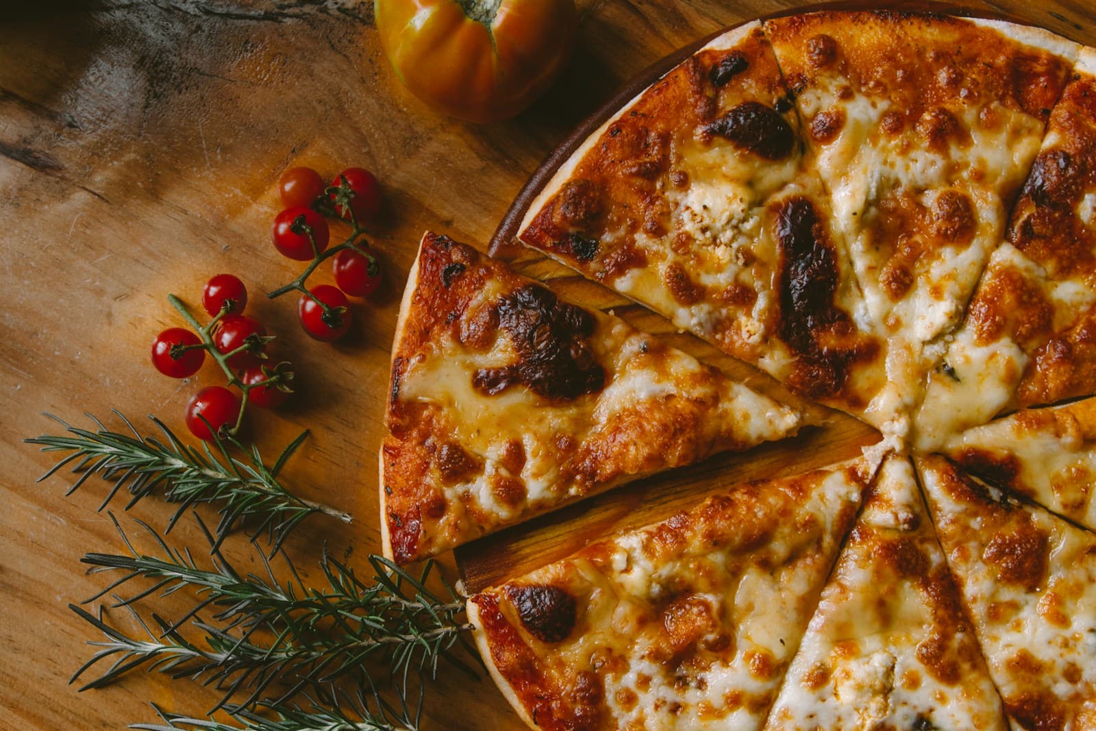 Frische Steinofen-Pizza bei La Palma Pizzeria Edewecht